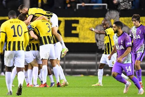 Coi thường đối thủ, Tottenham nếm trái đắng