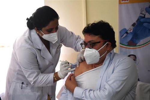 WHO: Hàng triệu nhân viên y tế chưa được tiêm vaccine phòng COVID-19