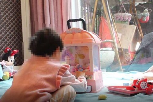 Bé gái mẫu giáo bị rách vùng kín và khâu 7 mũi, lời trần tình của nhà trường khiến phụ huynh phẫn nộ