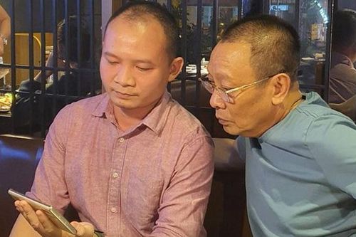 Đăng ảnh bên con trai lại bị nhận xét 'không giống nhau', MC Lại Văn Sâm đáp khéo léo