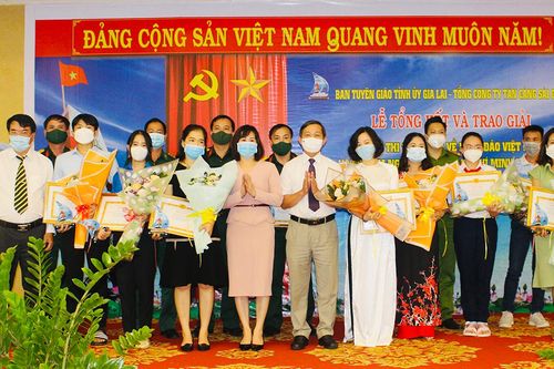 Gia Lai: Trao giải Cuộc thi 'Tìm hiểu về biển, đảo Việt Nam và 60 năm Ngày mở đường Hồ Chí Minh trên biển'