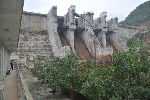 Kinh tế Công nghiệp - TTCN Hồ đập tăng lưu lượng điều tiết ứng phó mưa lũ