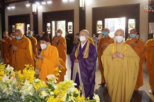 Trưởng lão Hòa thượng Thích Đức Nghiệp tưởng niệm Đức Pháp chủ tại chùa Vĩnh Nghiêm