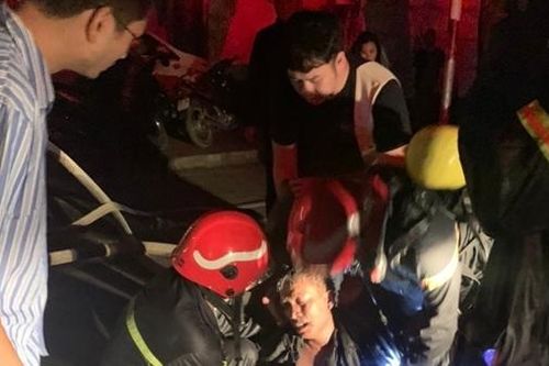 Cứu sống 5 người thoát khỏi đám cháy lúc nửa đêm