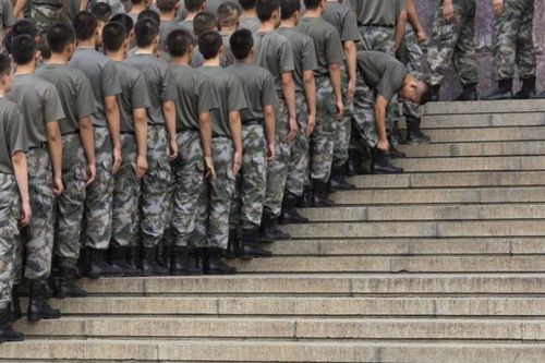 Nghĩa vụ quân sự ở châu Á: Chuyển giới miễn nhập ngũ, bẻ răng trốn trách nhiệm