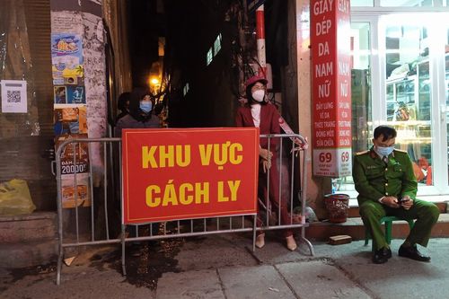 Hà Nội ghi nhận 2 F0 cộng đồng, phong tỏa tạm thời một ngõ đường Giáp Bát