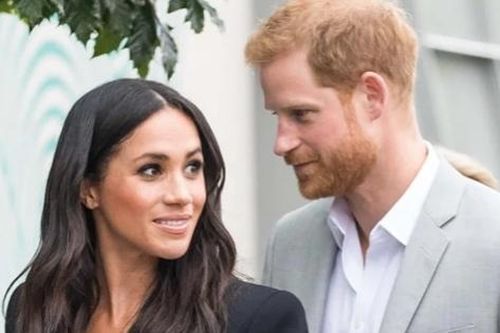 Meghan đặt Harry xuống cuối cùng khi nêu tên các thành viên gia đình, là vô tình hay cố ý?