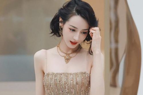 Địch Lệ Nhiệt Ba có hơn 30 hợp đồng, trở thành nữ hoàng quảng cáo