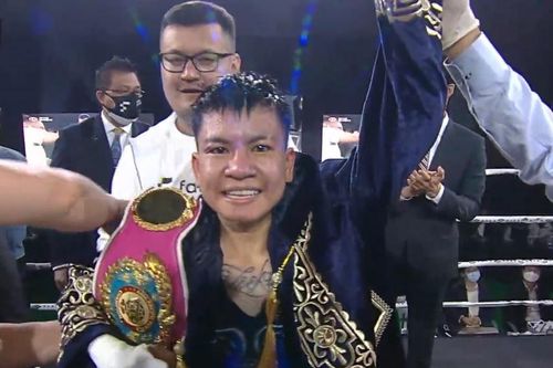 Thu Nhi giành đai WBO cho boxing Việt Nam