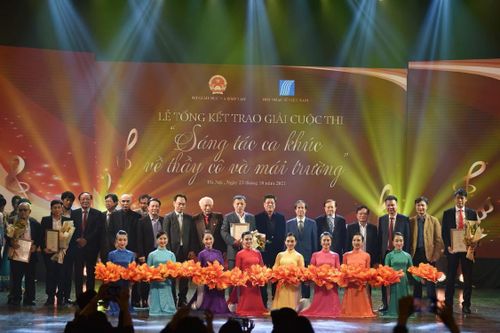Trao giải Cuộc thi 'Sáng tác ca khúc về thầy cô và mái trường'