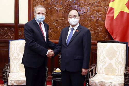 Chủ tịch nước Nguyễn Xuân Phúc tiếp Đại sứ Algeria