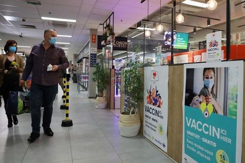 Bỉ lo ngại làn sóng thứ 4 đang xảy ra, Tunisia triển khai 'Thẻ vaccine Covid-19'