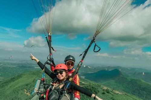 Giới trẻ tung bay trên điểm xanh nhất giữa lòng Thủ đô