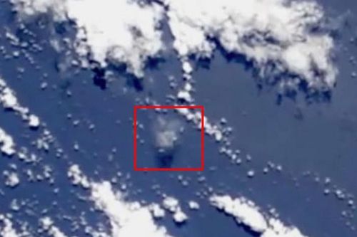 Bất ngờ 'tóm được' UFO lơ lửng trên biển, lấy đà bay vào không gian?