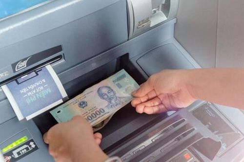 Khách 'tố' dịch vụ nộp tiền tại cây MB Bank 'lởm'