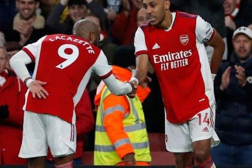 Arsenal 'phả hơi nóng' vào Man Utd