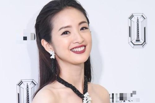 Lâm Y Thần sinh con gái đầu lòng sau 7 năm kết hôn