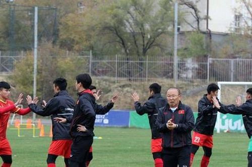 U23 Việt Nam miệt mài rèn tấn công dưới trời mưa rét
