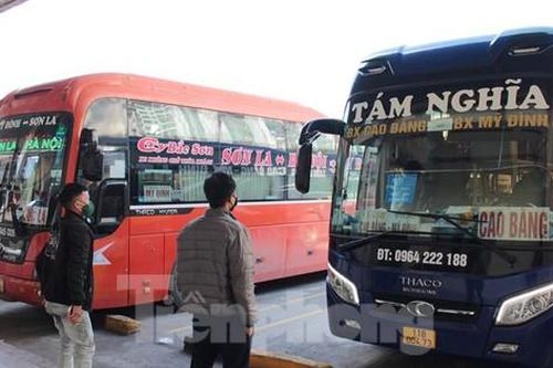Bến xe Hà Nội nhộn nhịp khi được hoạt động bình thường trở lại