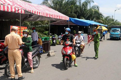 Dịch TP.HCM cấp độ 2, dân về miền Tây di chuyển, cách ly thế nào?