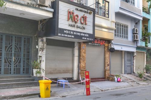 Hà Nội: Phong tỏa cửa hàng cắt tóc Mẹ Ớt ở 36A Trần Quang Diệu