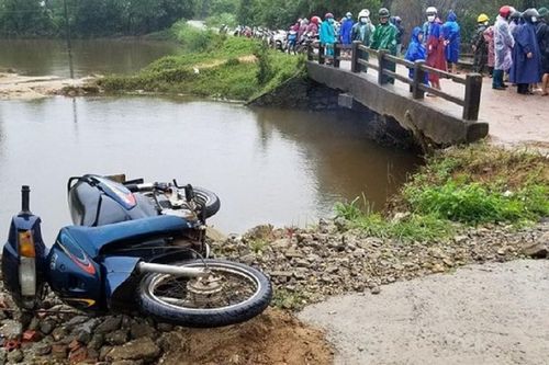 Thi thể 2 cha con ở Quảng Trị được tìm thấy dưới sông sau 3 ngày mất tích