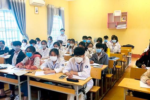 Một số trường trên địa bàn huyện Tam Nông và thị xã Phú Thọ tiếp tục tạm dừng dạy học trực tiếp