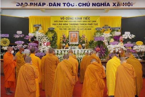 TP.HCM: Ban, Viện Trung ương và các cơ quan thành kính tưởng niệm Đức Pháp chủ GHPGVN