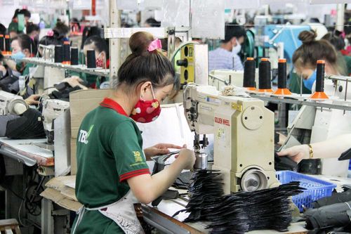 Nhiều lao động chưa trở lại, doanh nghiệp rầm rộ tuyển công nhân