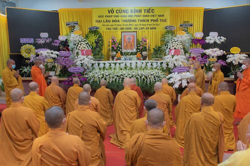 Dâng hương tưởng niệm Đại lão Hòa thượng Thích Phổ Tuệ tại TP.HCM