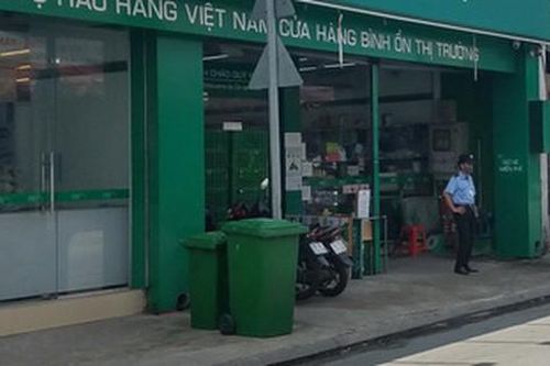 Vào mua nước giúp nam thanh niên 'say nắng', người bảo vệ già bị lừa lấy xe SH của khách