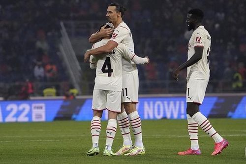 Bologna 2-4 Milan: Ibrahimovic vừa phản lưới vừa ghi bàn, Milan dẫn đầu Serie A