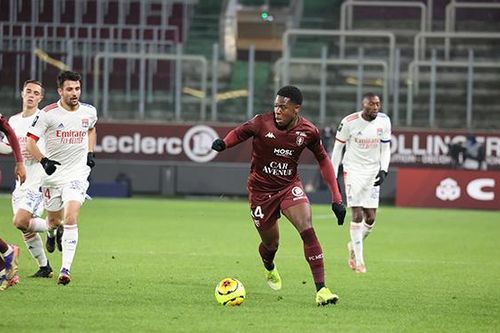 Soi kèo nhà cái Lens vs Metz. Nhận định, dự đoán bóng đá Pháp (20h00, 24/10)