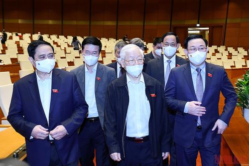 Hình ảnh phiên thảo luận về công tác tư pháp và phòng, chống tham nhũng