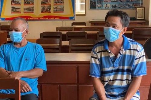 Quảng Ngãi: Cứu 2 ngư dân bị chìm tàu tại cảng biển Dung Quất