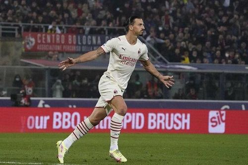 Trận đấu 'điên rồ' của Ibrahimovic đưa Milan lên đỉnh bảng Serie A