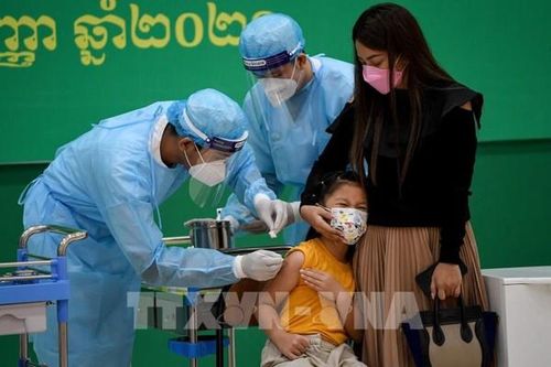 Các quốc gia ASEAN đẩy mạnh chiến dịch tiêm chủng vaccine COVID-19