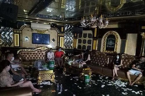 Cả nhóm nhân viên và khách trong quán karaoke 'xõa' với ma túy