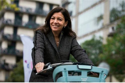 Ứng viên Tổng thống Pháp Hidalgo muốn cả thành phố Paris đi xe đạp