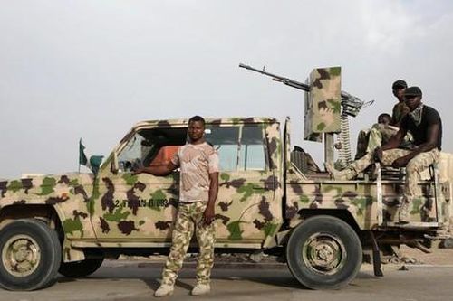 Nhà tù Nigeria bị đột kích, hơn 800 tù nhân trốn thoát