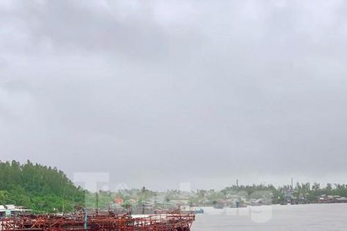 Chèo thuyền thúng ra kiểm tra tàu, 3 ngư dân Quảng Ngãi bị cuốn trôi ra biển mất tích