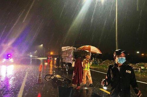 Bình Định: Tai nạn giao thông trong đêm, cặp vợ chồng cao tuổi tử vong