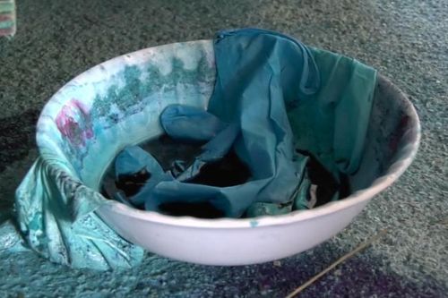 Hàng chục triệu đôi găng tay y tế đã qua sử dụng được nhập khẩu vào Mỹ