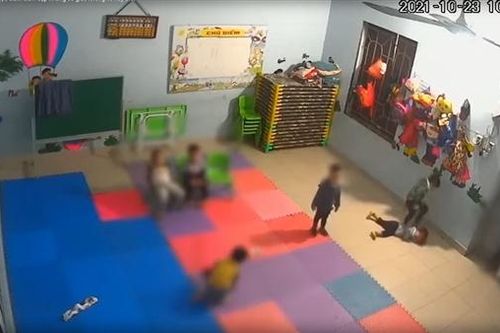 Bé gái 2 tuổi bị bạn đánh bầm tím người tại trường mầm non