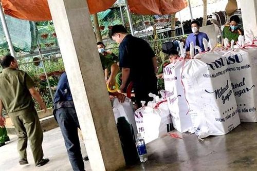 Bắt nhóm đối tượng vận chuyển gần 2 tấn pháo