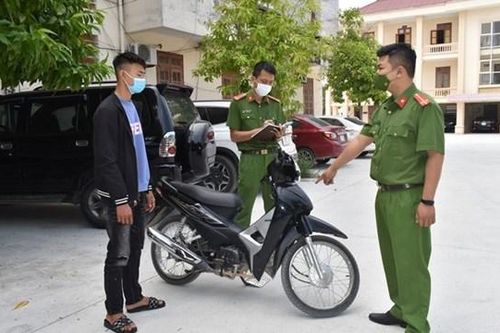 'Luộc' xe máy ở đám cưới để làm phương tiện đua xe