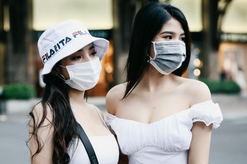 Thời trang dạo phố của giới trẻ TP.HCM sau giãn cách