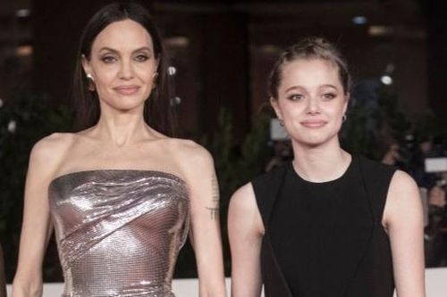Angelina Jolie và con gái Shiloh trên thảm đỏ