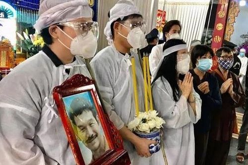 Đồng nghiệp đưa tiễn đạo diễn Trần Cảnh Đôn về nơi an nghỉ