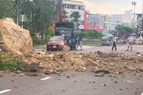 Bình Định: Sạt lở núi ở trung tâm TP Quy Nhơn